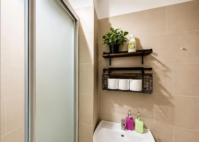New 360 View Penthouse Near Alabang! 2b2b W Pool! Apartamento