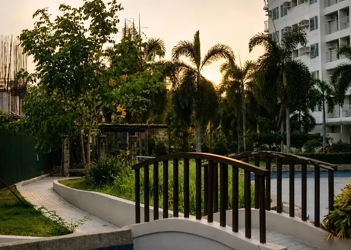 Apartamento New 360 View Penthouse Near Alabang! 2b2b W Pool!